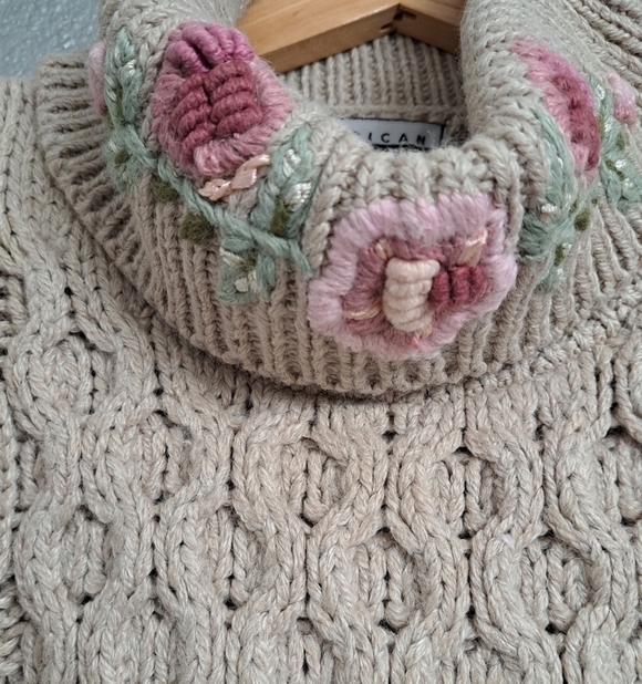 American Weekend Floral Embroidered Turtleneck Tunic Sweater   Size L - Picture 2 of 6